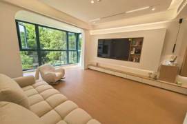 3BR Apartment near Jinxiu Rd Metro with Floor-to-Ceiling Windows