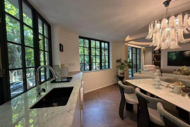 High-Ceiling 3BR Apartment in Old Xuhui with Green View (L1/L10/L11)
