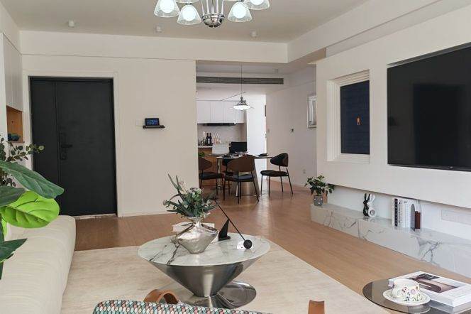 3BR Apartment near Jiangsu Rd Metro (L2/L11)