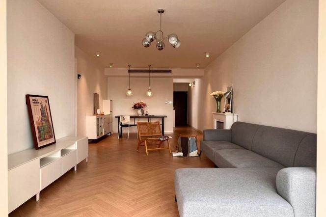 High-Floor High-Ceiling 3BR Apartment in Jing'an with Floor-to-Ceiling Windows