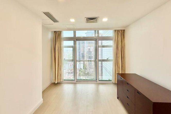 Spacious High-Ceiling 3BR Apartment in Jing'an with Floor-to-Ceiling Windows
