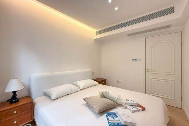 Spacious 1BR Apartment near Jing'an Sculpture Park (L2/L12/L13)