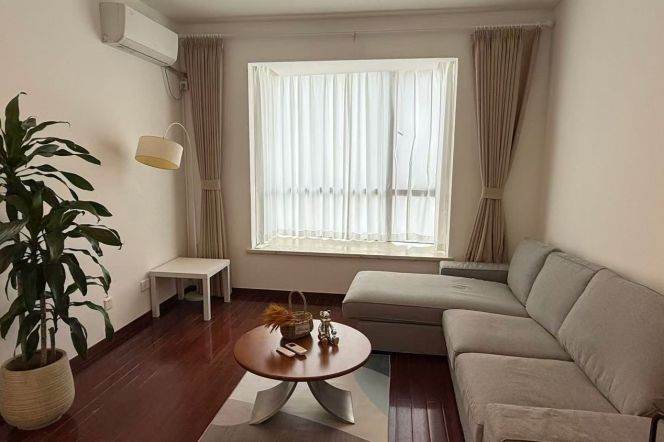 High-Floor 1BR Apartment at Top Of City (L13)