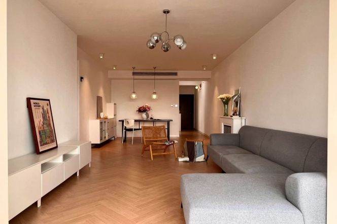 High-Floor 3BR Apartment in Jing'an