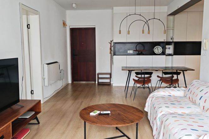 2BR Apartment in Jing'an (L14)