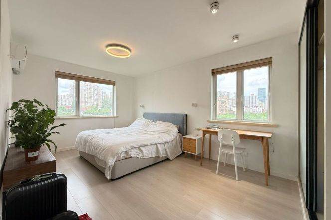 2BR Apartment in Jing'an with Green View (L7)