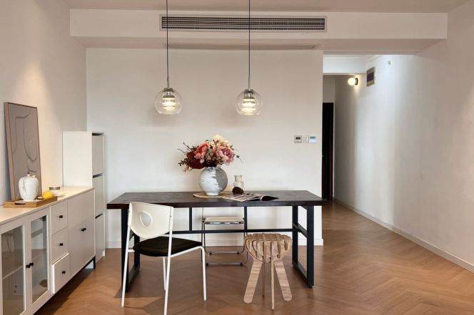 High-Floor 3BR Apartment in Jing'an