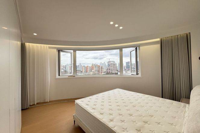 Spacious 2BR Apartment near Linping Rd Metro (L4)