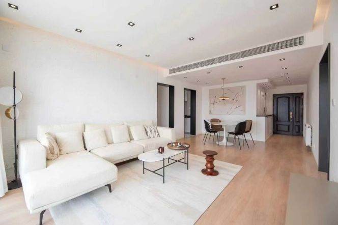 3BR Apartment at Top Of City with Outstanding View (L13)