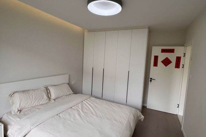 1BR Apartment in Gubei (L10)