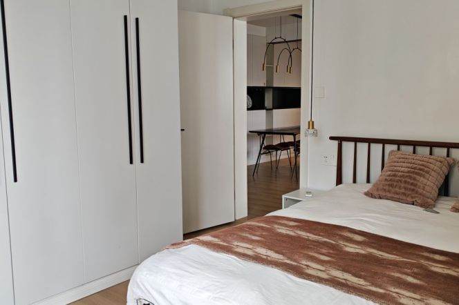 2BR Apartment in Jing'an (L14)