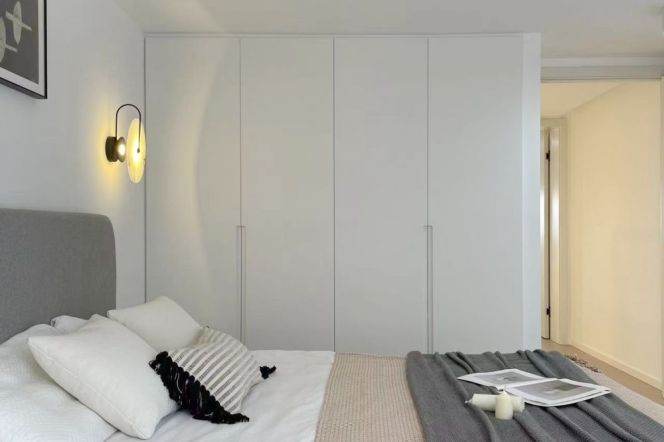 2BR Apartment near Changping Rd Metro with Floor-to-Ceiling Windows