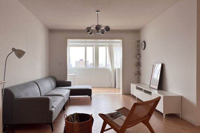 High-Floor 3BR Apartment in Jing'an
