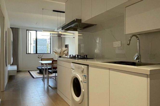 1BR Apartment near Jiangsu Rd Metro (L2/L11)