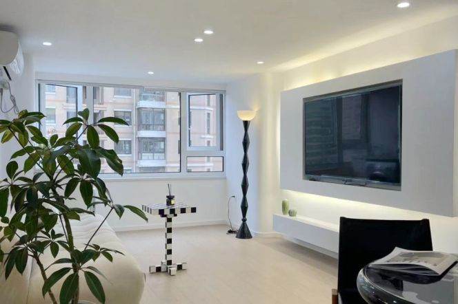 2BR Apartment near Changping Rd Metro with Floor-to-Ceiling Windows