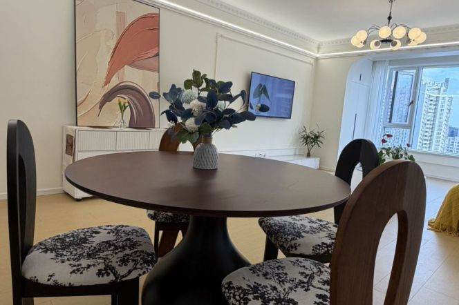 High-Floor 2BR Apartment in Lujiazui (L9)