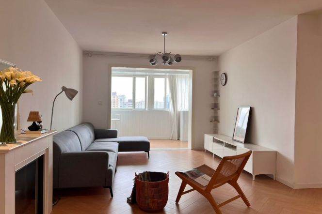 High-Floor 3BR Apartment in Jing'an