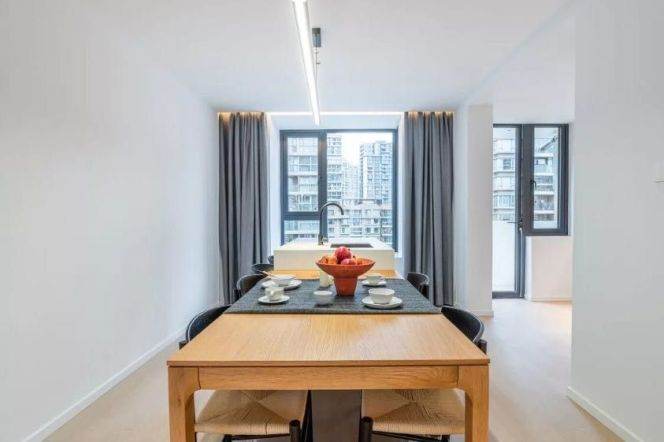 4BR Apartment in Xujiahui