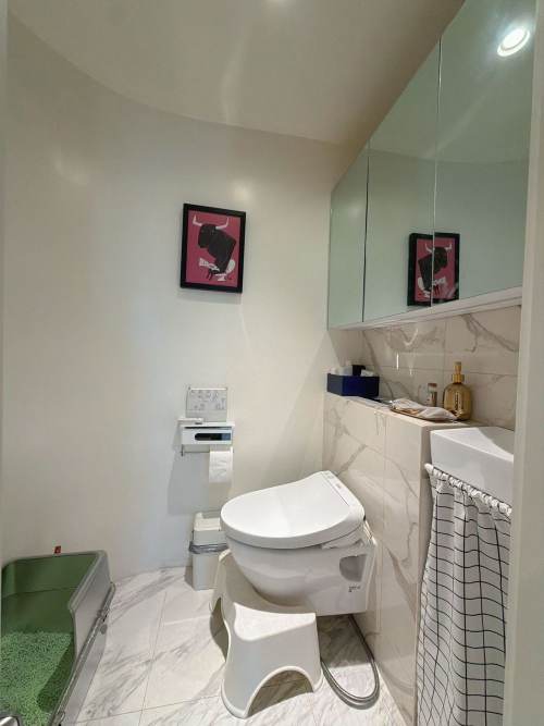 Housing image — Bathroom