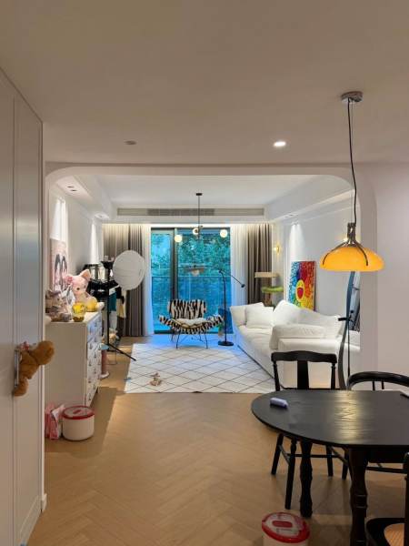 Housing image — Living Room