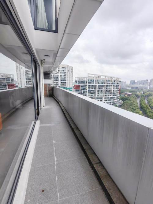 Housing image — Balcony