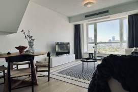 2BR Apartment at Top Of City with Floor-to-Ceiling Windows (L13)