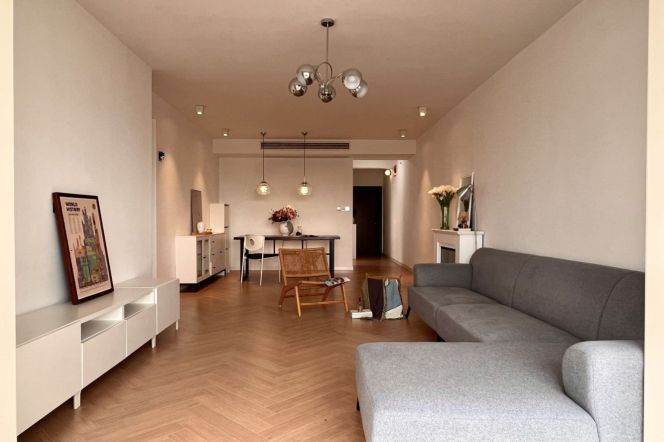 High-Floor 3BR Apartment in Jing'an