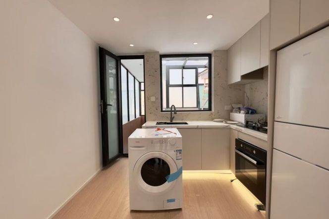 2BR Heritage Apartment in Jing'an with Terrace