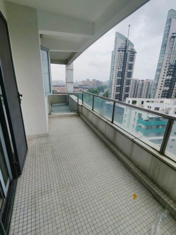Housing image — Balcony
