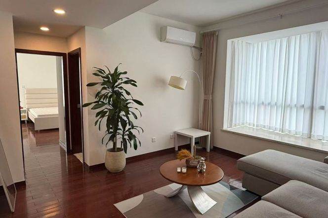 High-Floor 1BR Apartment at Top Of City (L13)