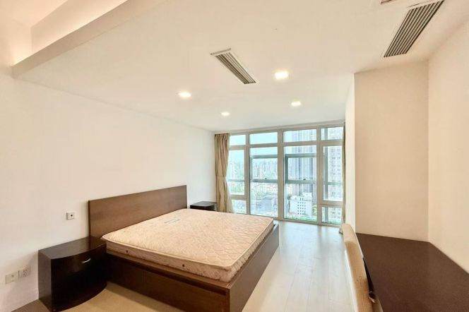 Spacious High-Ceiling 3BR Apartment in Jing'an with Floor-to-Ceiling Windows