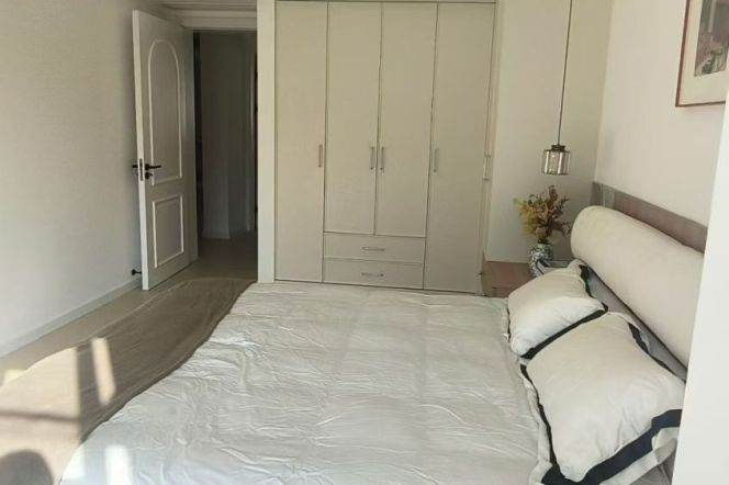 2BR Apartment in Jing'an (L7)
