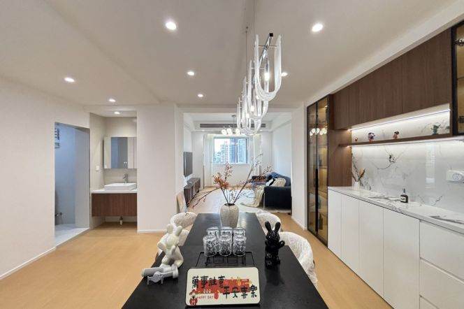 Spacious 2BR Apartment near Linping Rd Metro (L4)