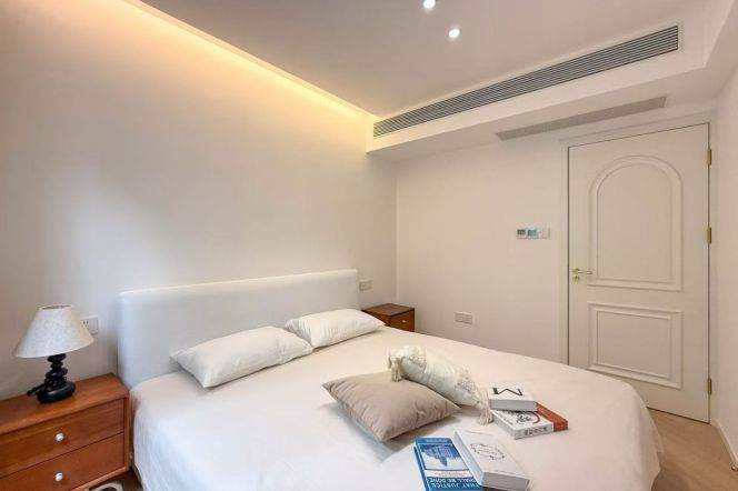 Spacious 1BR Apartment in Jing'an (L2/L12/L13)