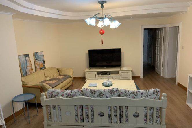 3BR Apartment near Jiangsu Rd Metro