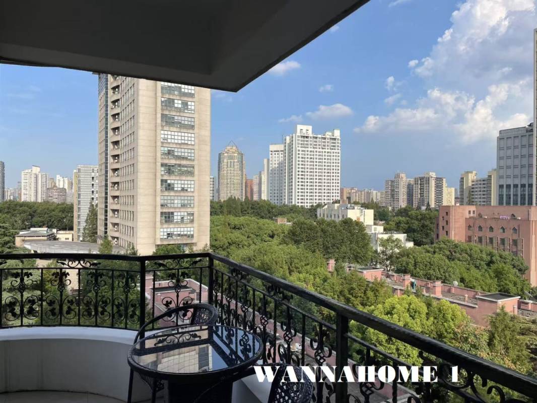 Housing image — Balcony