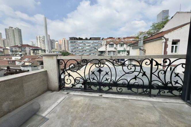 2BR Heritage Apartment in Jing'an with Terrace