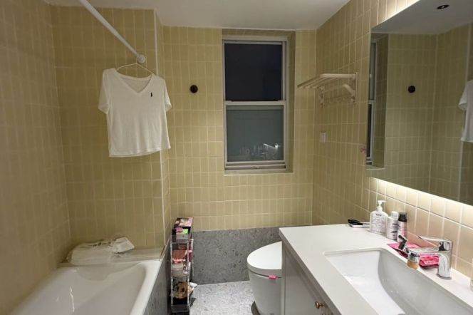 Spacious 2BR Apartment in Xujiahui with Green View