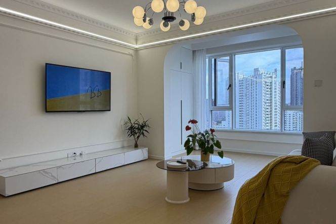 High-Floor 2BR Apartment in Lujiazui (L9)