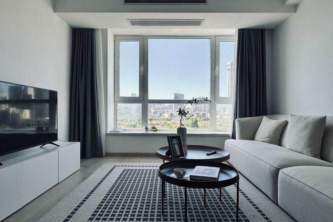 2BR Apartment at Top Of City with Floor-to-Ceiling Windows (L13)