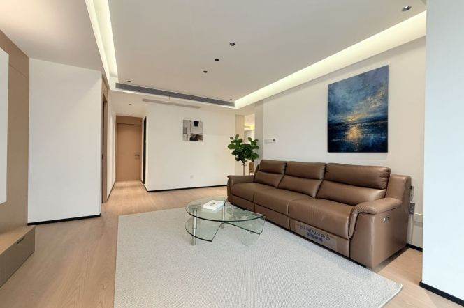 High-Floor 4BR Apartment near Zhongshan Park with Floor-to-Ceiling Windows (L2/L3/L4)