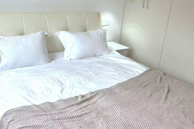 2BR Apartment in Jing'an (L1/L12/L13)