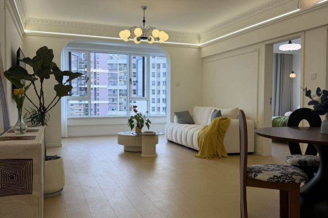 High-Floor 2BR Apartment in Lujiazui (L9)