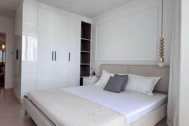 High-Floor 2BR Apartment near Zhongshan Park (L11/L13)