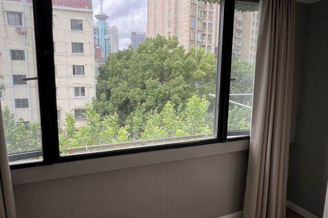 1BR Apartment in Gubei (L10)