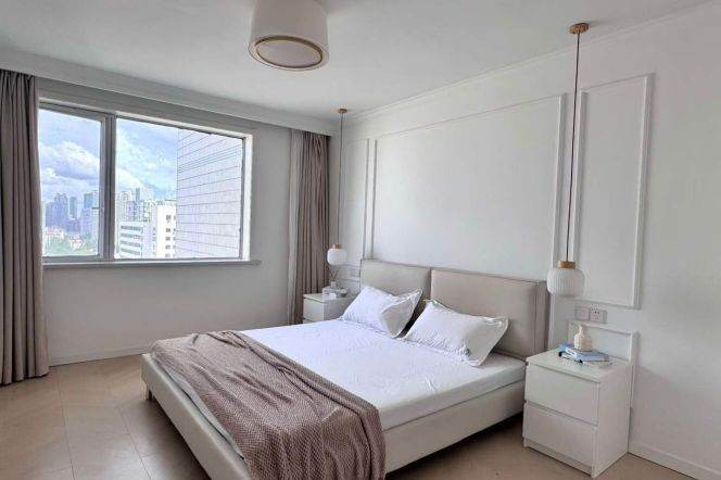 High-Floor 2BR Apartment near Zhongshan Park (L11/L13)