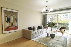 4BR Apartment in Jing'an with Green View