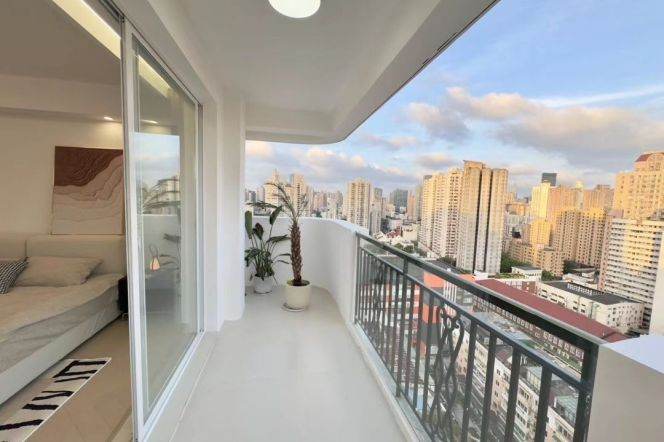 High-Floor 3BR Apartment near Changping Rd Metro (L7/L13)