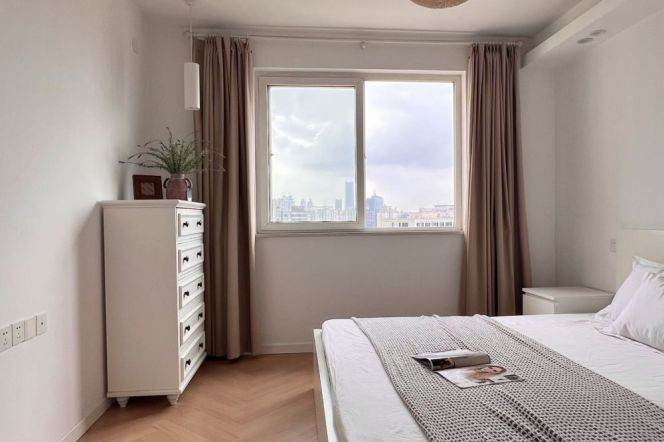 High-Floor 3BR Apartment in Jing'an