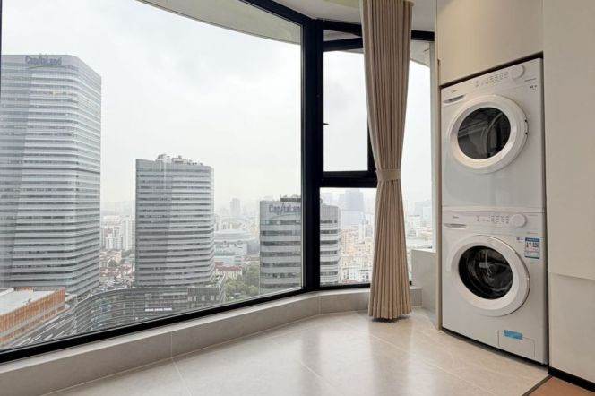 High-Floor 4BR Apartment near Zhongshan Park with Floor-to-Ceiling Windows (L2/L3/L4)